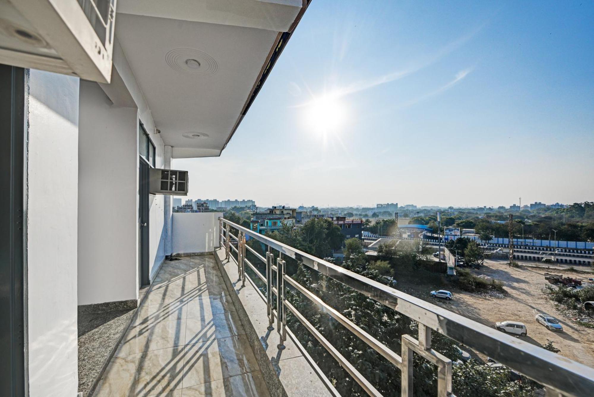 Royal Spark Inn1 - Medicity Gurugram, Near Medanta Hospital 古尔冈 外观 照片